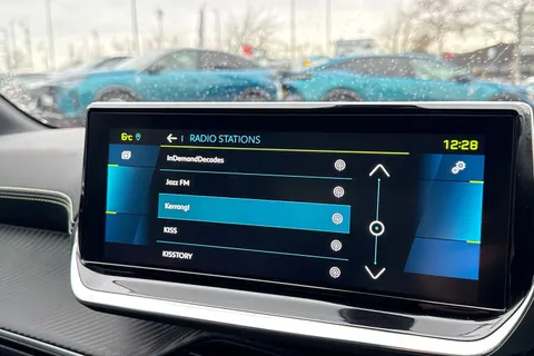 FL71YAY PEUGEOT e-208 50kWh GT Auto 5dr Thumbnail #47