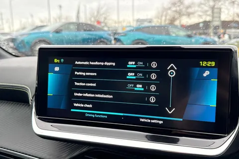 FL71YAY PEUGEOT e-208 50kWh GT Auto 5dr Thumbnail #52