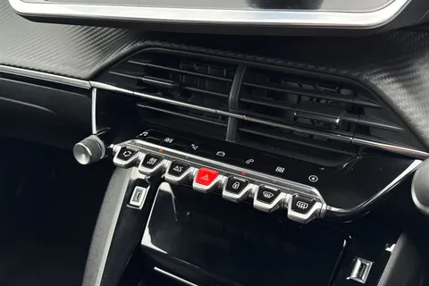 FL71YAY PEUGEOT e-208 50kWh GT Auto 5dr Thumbnail #59