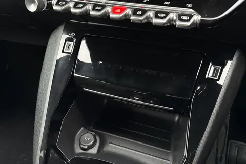 FL71YAY PEUGEOT e-208 50kWh GT Auto 5dr Thumbnail #60
