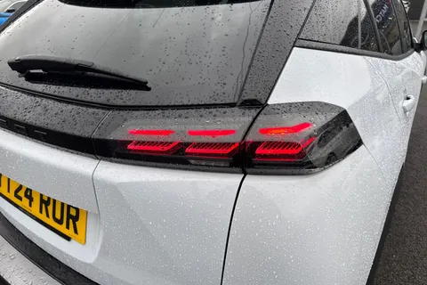 YT24RUR PEUGEOT e-2008 54kWh Allure Auto 5dr (7kW Charger) Thumbnail #8