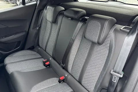 YT24RUR PEUGEOT e-2008 54kWh Allure Auto 5dr (7kW Charger) Thumbnail #19