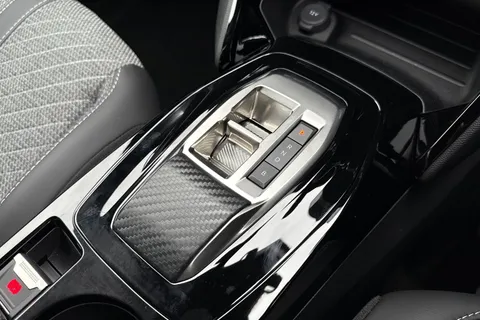 YT24RUR PEUGEOT e-2008 54kWh Allure Auto 5dr (7kW Charger) Thumbnail #23