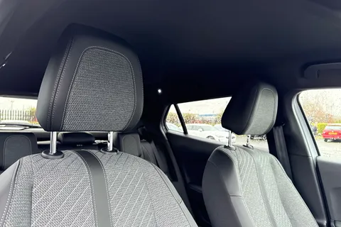 YT24RUR PEUGEOT e-2008 54kWh Allure Auto 5dr (7kW Charger) Thumbnail #24