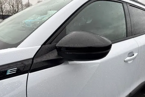 YT24RUR PEUGEOT e-2008 54kWh Allure Auto 5dr (7kW Charger) Thumbnail #30