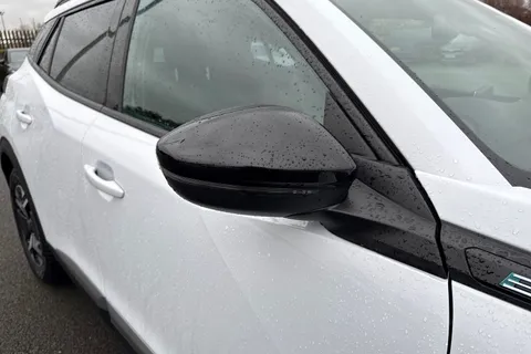 YT24RUR PEUGEOT e-2008 54kWh Allure Auto 5dr (7kW Charger) Thumbnail #37