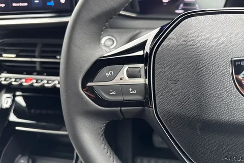 YT24RUR PEUGEOT e-2008 54kWh Allure Auto 5dr (7kW Charger) Thumbnail #39