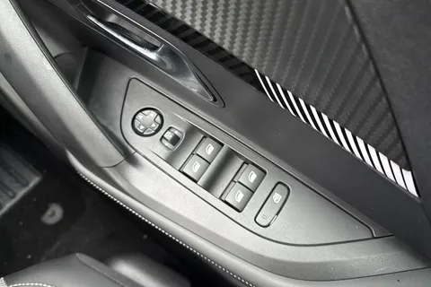 YT24RUR PEUGEOT e-2008 54kWh Allure Auto 5dr (7kW Charger) Thumbnail #42