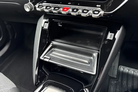 YT24RUR PEUGEOT e-2008 54kWh Allure Auto 5dr (7kW Charger) Thumbnail #56