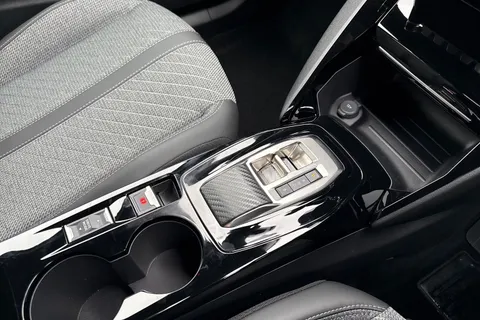 YT24RUR PEUGEOT e-2008 54kWh Allure Auto 5dr (7kW Charger) Thumbnail #57