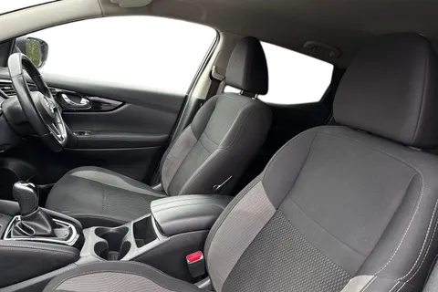 YE70OCZ Nissan Qashqai 1.3 DIG-T Acenta Premium DCT Auto Euro 6 (s/s) 5dr Thumbnail #17