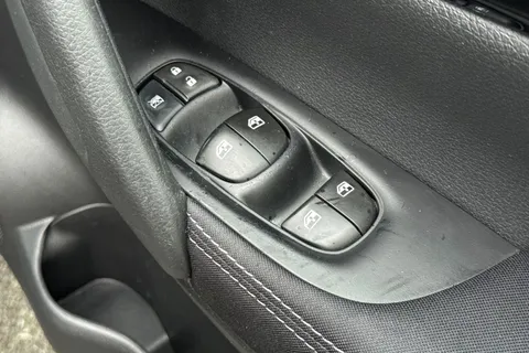 YE70OCZ Nissan Qashqai 1.3 DIG-T Acenta Premium DCT Auto Euro 6 (s/s) 5dr Thumbnail #22