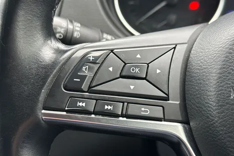 YE70OCZ Nissan Qashqai 1.3 DIG-T Acenta Premium DCT Auto Euro 6 (s/s) 5dr Thumbnail #36