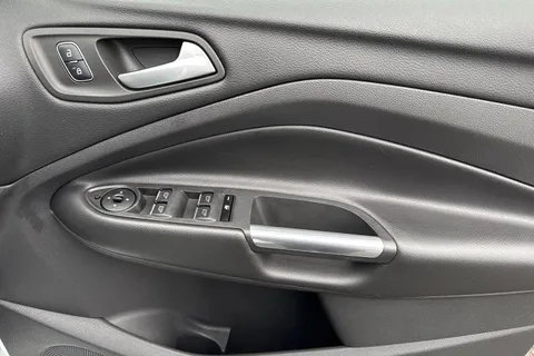 MX69HPL Ford Kuga 2.0 TDCi EcoBlue ST-Line Euro 6 (s/s) 5dr Thumbnail #19