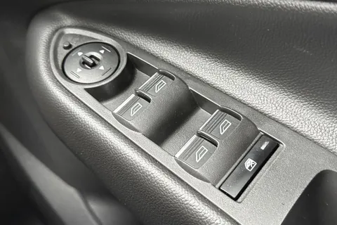 MX69HPL Ford Kuga 2.0 TDCi EcoBlue ST-Line Euro 6 (s/s) 5dr Thumbnail #36