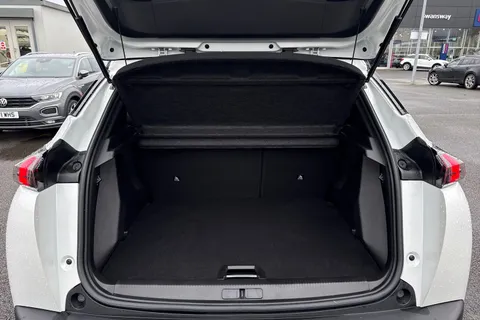 SG72LCF PEUGEOT e-2008 50kWh GT Auto 5dr (7kW Charger) Thumbnail #7