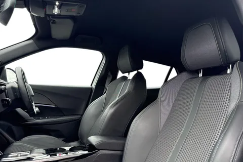 SG72LCF PEUGEOT e-2008 50kWh GT Auto 5dr (7kW Charger) Thumbnail #16