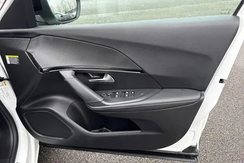 SG72LCF PEUGEOT e-2008 50kWh GT Auto 5dr (7kW Charger) Thumbnail #21