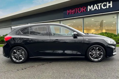 CN68PWV Ford Focus 1.0T EcoBoost ST-Line Euro 6 (s/s) 5dr Thumbnail #4