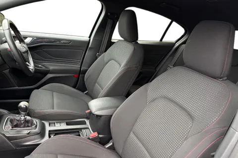 CN68PWV Ford Focus 1.0T EcoBoost ST-Line Euro 6 (s/s) 5dr Thumbnail #11