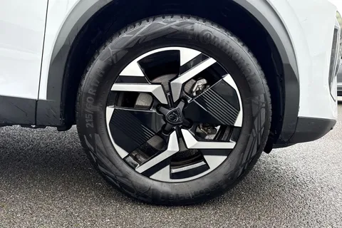 KM25UUP PEUGEOT 2008 1.2 HYBRID GT e-DSC6 Euro 6 (s/s) 5dr Thumbnail #10