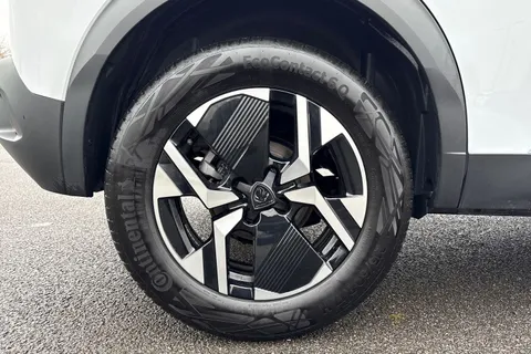 KM25UUP PEUGEOT 2008 1.2 HYBRID GT e-DSC6 Euro 6 (s/s) 5dr Thumbnail #11