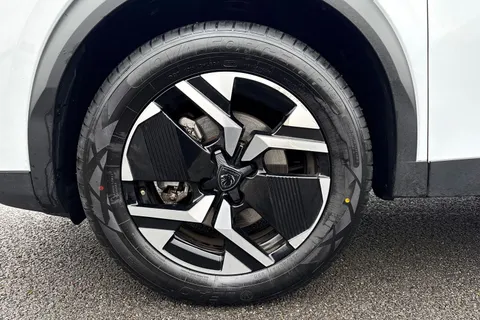 KM25UUP PEUGEOT 2008 1.2 HYBRID GT e-DSC6 Euro 6 (s/s) 5dr Thumbnail #12