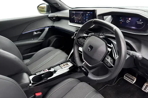 KM25UUP PEUGEOT 2008 1.2 HYBRID GT e-DSC6 Euro 6 (s/s) 5dr Thumbnail #14