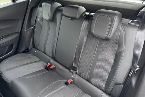 KM25UUP PEUGEOT 2008 1.2 HYBRID GT e-DSC6 Euro 6 (s/s) 5dr Thumbnail #19