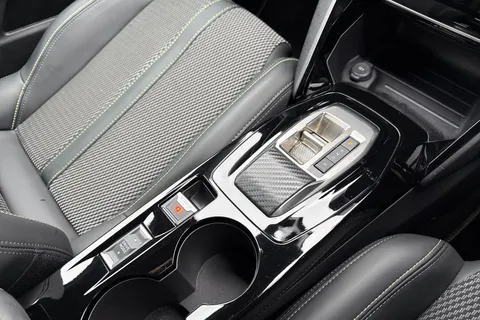 KM25UUP PEUGEOT 2008 1.2 HYBRID GT e-DSC6 Euro 6 (s/s) 5dr Thumbnail #23