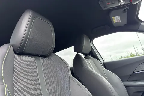 KM25UUP PEUGEOT 2008 1.2 HYBRID GT e-DSC6 Euro 6 (s/s) 5dr Thumbnail #24