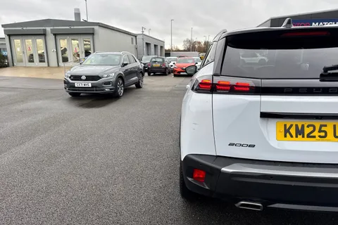 KM25UUP PEUGEOT 2008 1.2 HYBRID GT e-DSC6 Euro 6 (s/s) 5dr Thumbnail #32