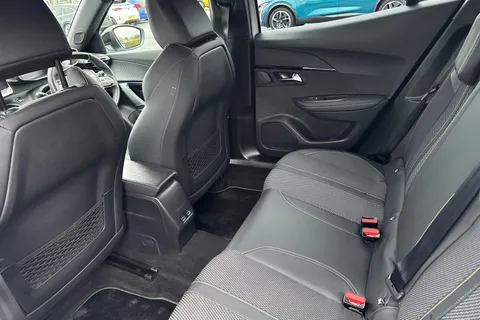 KM25UUP PEUGEOT 2008 1.2 HYBRID GT e-DSC6 Euro 6 (s/s) 5dr Thumbnail #35