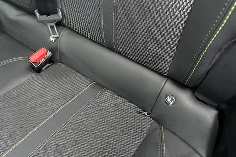 KM25UUP PEUGEOT 2008 1.2 HYBRID GT e-DSC6 Euro 6 (s/s) 5dr Thumbnail #36