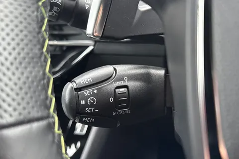 KM25UUP PEUGEOT 2008 1.2 HYBRID GT e-DSC6 Euro 6 (s/s) 5dr Thumbnail #41