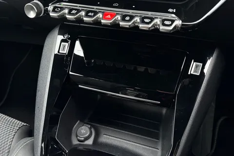 KM25UUP PEUGEOT 2008 1.2 HYBRID GT e-DSC6 Euro 6 (s/s) 5dr Thumbnail #53