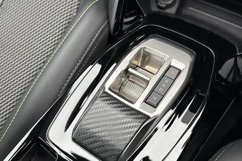 KM25UUP PEUGEOT 2008 1.2 HYBRID GT e-DSC6 Euro 6 (s/s) 5dr Thumbnail #54