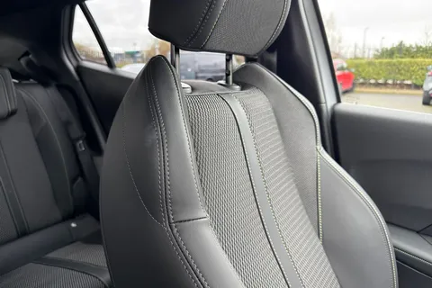 KM25UUP PEUGEOT 2008 1.2 HYBRID GT e-DSC6 Euro 6 (s/s) 5dr Thumbnail #59