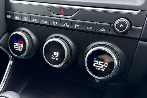 19 of 56 for Jaguar E-Pace 2.0 D180 R-Dynamic SE Auto AWD Euro 6 (s/s) 5dr