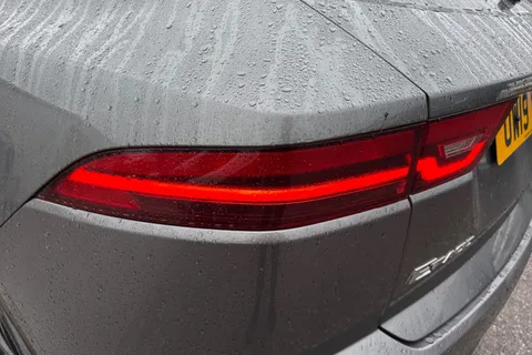 25 of 56 for Jaguar E-Pace 2.0 D180 R-Dynamic SE Auto AWD Euro 6 (s/s) 5dr