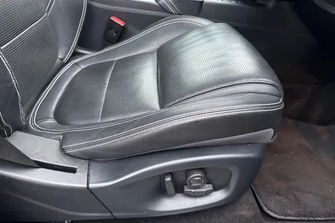 39 of 56 for Jaguar E-Pace 2.0 D180 R-Dynamic SE Auto AWD Euro 6 (s/s) 5dr