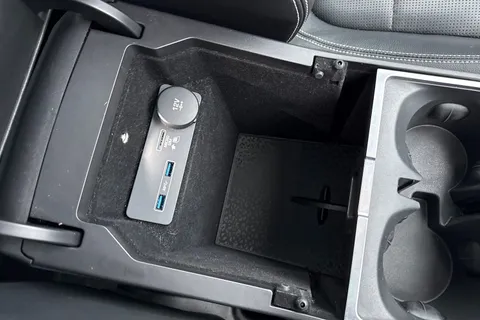 42 of 56 for Jaguar E-Pace 2.0 D180 R-Dynamic SE Auto AWD Euro 6 (s/s) 5dr