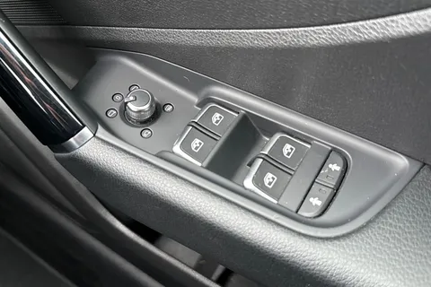 39 of 59 for Audi Q2 1.5 TFSI CoD 35 Black Edition Euro 6 (s/s) 5dr