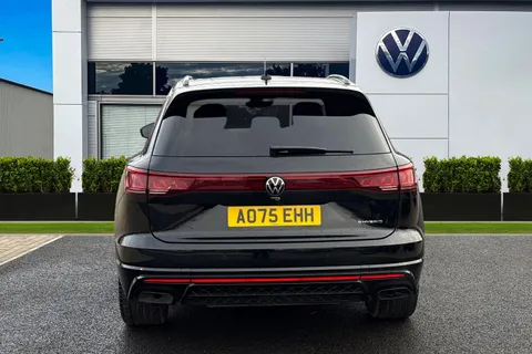 4 of 45 for Volkswagen Touareg 3.0 V6 TSI eHybrid 4Motion R 5dr Tip Auto, **TOW BAR, VAT QUALIFYING**