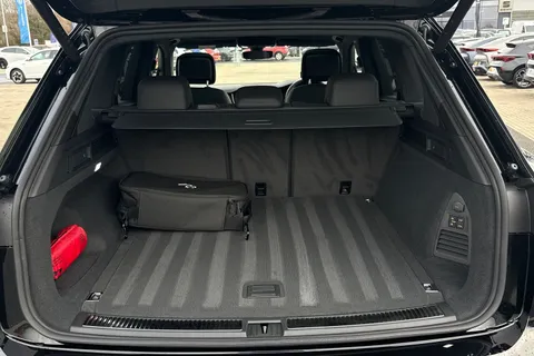 7 of 45 for Volkswagen Touareg 3.0 V6 TSI eHybrid 4Motion R 5dr Tip Auto, **TOW BAR, VAT QUALIFYING**