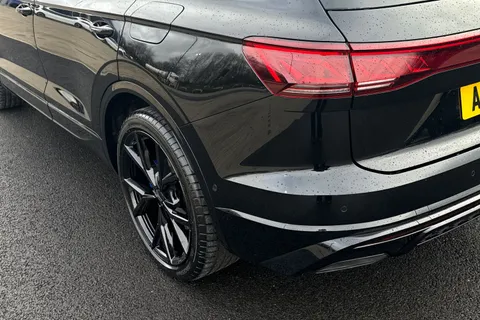 8 of 45 for Volkswagen Touareg 3.0 V6 TSI eHybrid 4Motion R 5dr Tip Auto, **TOW BAR, VAT QUALIFYING**