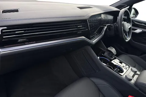 15 of 45 for Volkswagen Touareg 3.0 V6 TSI eHybrid 4Motion R 5dr Tip Auto, **TOW BAR, VAT QUALIFYING**