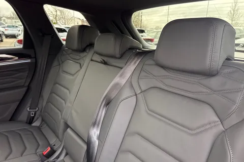 19 of 45 for Volkswagen Touareg 3.0 V6 TSI eHybrid 4Motion R 5dr Tip Auto, **TOW BAR, VAT QUALIFYING**