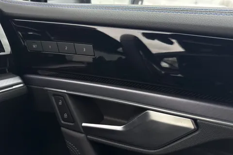 21 of 45 for Volkswagen Touareg 3.0 V6 TSI eHybrid 4Motion R 5dr Tip Auto, **TOW BAR, VAT QUALIFYING**