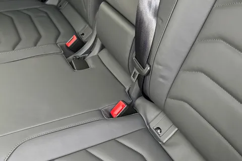 32 of 45 for Volkswagen Touareg 3.0 V6 TSI eHybrid 4Motion R 5dr Tip Auto, **TOW BAR, VAT QUALIFYING**